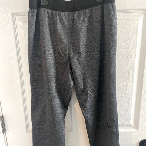 And 1 joggers. Very comfortable grey pants with side leg pocket. Size m - Picture 3 of 7